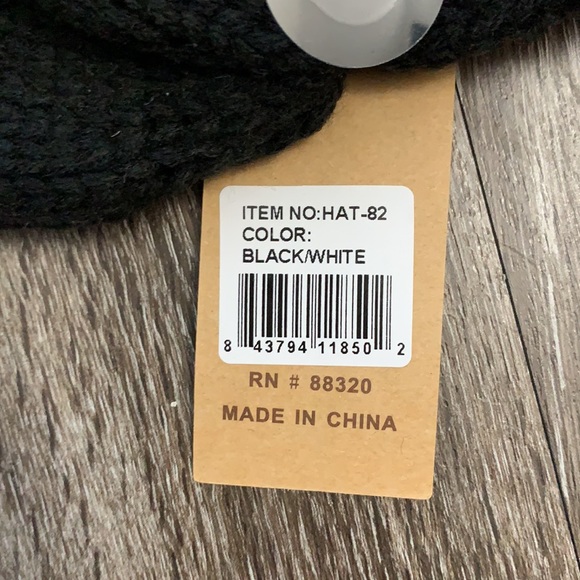 C.C Cheveux Hat and Infinity Scarf Set - Picture 4 of 9